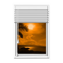 Fenster mit Imitaten mit Sonnenuntergang zum Meer