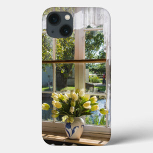 Fenster mit Spitzen-Vorhang und Tulpen Case-Mate iPhone Hülle