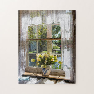 Fenster mit Spitzenvorhang und Tulpen Puzzle