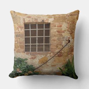 Fenster und alte Steinmauer, Pienza, Italien Kissen