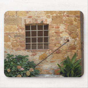 Fenster und alte Steinmauer, Pienza, Italien Mousepad