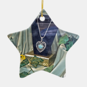 Fenstereinkauf Keramikornament