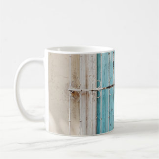 Fenstergitter aus weißem Stahl Kaffeetasse