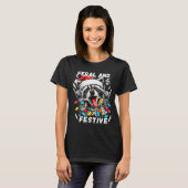 Feral And Festive Funny Christmas Rocker Raccoon S T-Shirt (Vorne ganz)