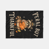 Feral But Thankful Funny Thanksgiving Raccoon Fleecedecke (Vorderseite (Horizontal))