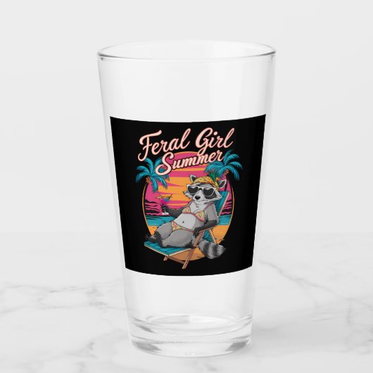 Feral Girl Summer Beach Funny Raccoon Glas (Vorderseite)