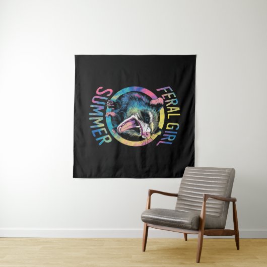 Feral Girl Summer Opossum Gefärbte Krawatte Raccoo Wandteppich (Beispiel (Horizontal))