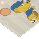 Ferald | Upbeat Birthday Tableclout Tischdecke (Schrägansicht)