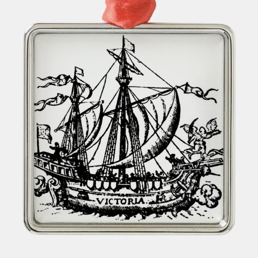 Ferdinand Magellan Boot 'Victoria Silbernes Ornament (Vorne)