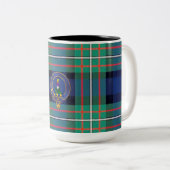 Ferguson-Abzeichen und Tartan-Tasse Zweifarbige Tasse (VorderseiteRechts)