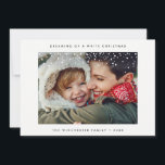 FERIENFOTOKARTE | Minimal Modern Snow Christmas Feiertagskarte<br><div class="desc">Mit der Minimal Modern Snow Weihnachtskarte erwecken Sie in dieser Urlaubssaison einen bleibenden Eindruck. Diese Karte zeichnet sich durch ein modernes,  sauberes Design aus,  das Ihr perfektes Foto für Ihren Urlaub bietet. Verpassen Sie nicht die koordinierende Minimal Modern Snow Weihnachtskollektion im Shop "Lieber schön".</div>
