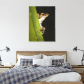 Ferkel auf Blatt im Profil Leinwanddruck (Insitu (Schlafzimmer))