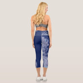 Fern Blätter Texture Sketch White Blue Capri Leggings (Rückseite)