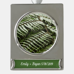 Fern Fronds II Dunkle grüne Natur Banner-Ornament Silber