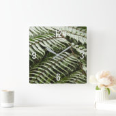Fern Fronds II Dunkle grüne Natur Quadratische Wanduhr (Zuhause)