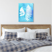 Fern Fronds, weiß auf blauem Aquarellboden Leinwanddruck (Insitu (Schlafzimmer))