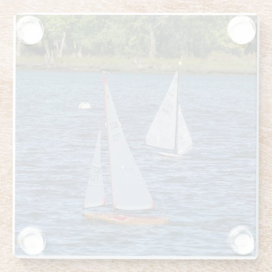 Ferngesteuerte Segelboote im Wasser Glasuntersetzer (Rückseite)