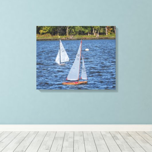 Ferngesteuerte Segelboote im Wasser Leinwanddruck (Insitu (Holzboden))