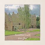 Ferniehirst Castle - Kerr Clan Schal<br><div class="desc">Der Kerr Clan stammt aus dem Jahr 1330 und zwei Kerr Brüder. Die Nachfahren von Ralph wurden die Kerren von Ferniehurst, dem Seniorenamt, und John’s Familie war bekannt als die Kerren von Cessford. Als die Grenzen gesetzlos wurden und in politischen Turbulenzen verwickelt waren, bauten die Landbesitzer Befestigungsanlagen und spielten das...</div>
