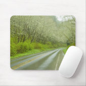 Fernlandstraße durch Wald Mousepad (Mit Mouse)