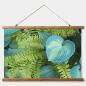 Ferns und Variegated Hosta Botanical Wandteppich Mit Holzrahmen (Vorne)