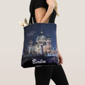 Fernsehturm und Berliner Dom in Berlin Tasche (Von Nahem)