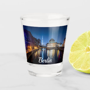 Fernsehturm und Museumsinsel in Berlin, Deutschlan Schnapsglas
