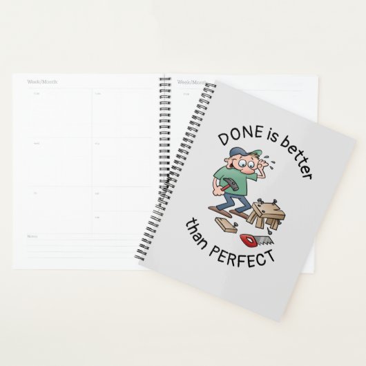 Fertig ist besser als perfekter, lustiger Cartoon Planer (Anzeige)