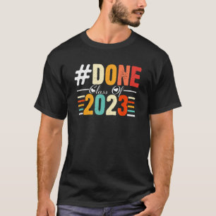 Fertige Klasse von 2023 Ich bin so fertig Senior A T-Shirt