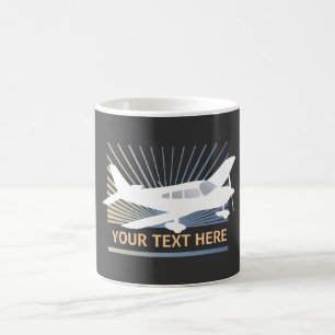 Fertigen Sie Text - niedriger Flügel-Flugzeug Kaffeetasse