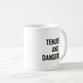 Fest angestellter und gefährlicher Lehrer lustig Kaffeetasse (VorderseiteRechts)