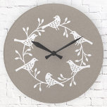 Fest der Vogel und der Blume Skandinavien Runde Wanduhr<br><div class="desc">Ein moderner skandinavischer Vogel- und Blume-Kranz. Weiß auf neutral.</div>