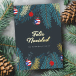 Fest Feliz Navidad Puerto Rico Foto Folien Feiertagskarte<br><div class="desc">Die festliche Feliz Navidad Puerto Rico Weihnachtskarte bietet ein fröhliches und lebendiges Urlaubsprojekt. In der Mitte befinden sich üppige, grüne Äste, die mit funkelnden Ornamenten geschmückt sind, die das puerto-ricanische Erbe feiern. Jedes Dekor ist mit der berühmten puerto-ricanischen Flagge dekoriert und weist stolz die Farben Rot, Weiß und Blau auf....</div>
