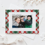 Fest Grün Kariertes Muster Frohe Weihnachten Foto<br><div class="desc">Senden Sie Weihnachtsgrüße mit dieser klassischen karierten Frohen Weihnachts-Foto-Flachkarte. Es zeichnet sich durch ein klassisches kariertes,  grünes,  weißes und rotes Muster aus. Personalisieren Sie durch Hinzufügen eines horizontalen Fotos,  Name,  Feriengruß,  Jahr und Nachricht. Diese karierte Weihnachtskarte ist in anderen Farben erhältlich.</div>