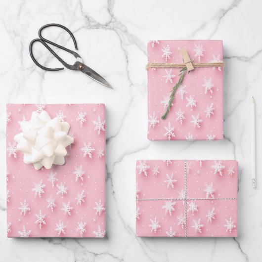 Fest rosa Packpapier mit weißen Schneeflocken Geschenkpapier Set (Vorderseite)
