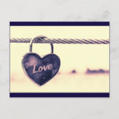 Feste Liebe in Herzform an einem Seil befestigt Postkarte (Vorderseite)