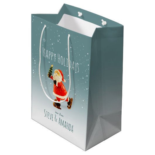 Festes Eis Skaten Santa - Personalisiert Mittlere Geschenktüte (Rückseite Schrägansicht)