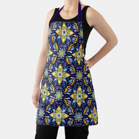 Festes Folklokunstmuster überall über die Schürze (InSitu)