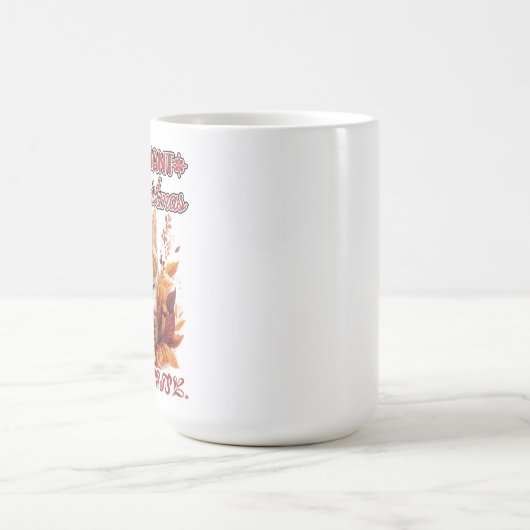 Festes Kätzchen in Herbstblättern Kaffeetasse (Mittel)