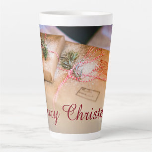 Festgeschenke als Weihnachtsmotiv Milchtasse