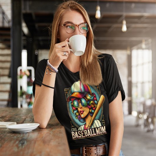 Festgestellte Frau mit Power: Beste Baseball-Mama T-Shirt