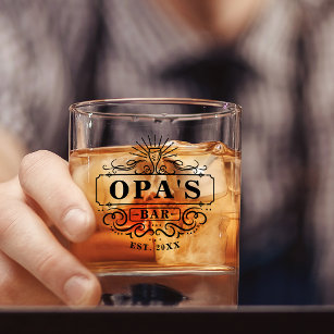 Festgestelltes Glas im Bar des Opa nach Maß