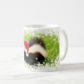 Festgestreiftes Skunk Weihnachten Kaffeetasse (VorderseiteRechts)
