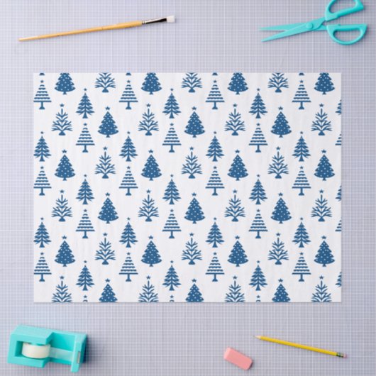 Festive Blue and White Christmas Tree Pattern Seidenpapier (Basteln)