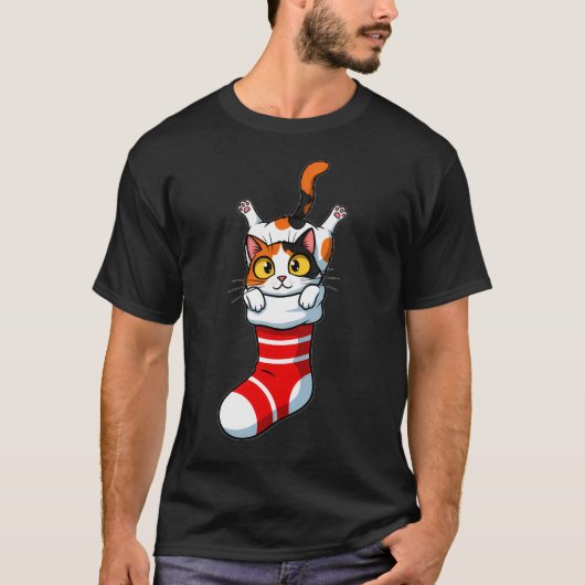 Festive Calico Kitty Peeking from Stocking T-Shirt (Vorderseite)