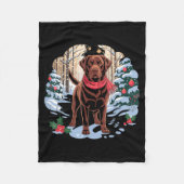 Festive Chocolate Lab In Snowy Forest Winter Xmas Fleecedecke (Vorderseite)