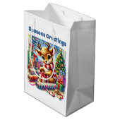 Festive Christmas customizable wrapping reindeer Mittlere Geschenktüte (Rückseite Schrägansicht)