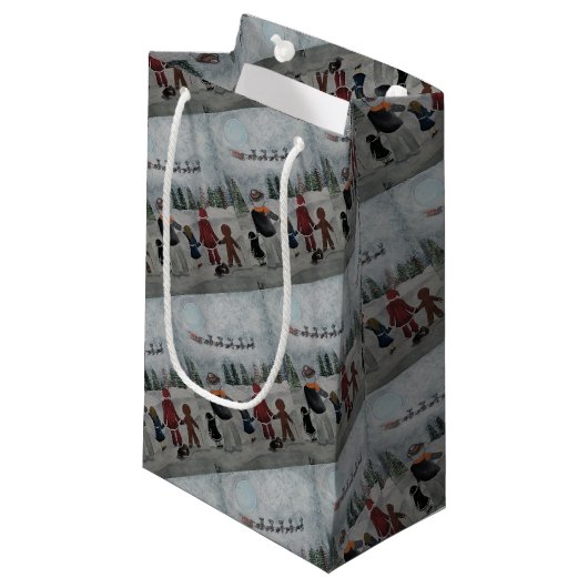 Festive Friends Painting by Alfred Fox Kleine Geschenktüte (Vorderseite Schrägansicht)
