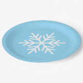 Festive Fun White Alpine Snowflake On Light Blue Pappteller (Schrägansicht)