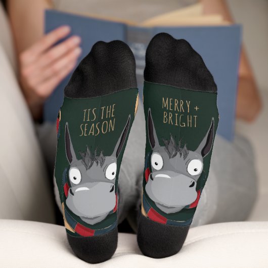 Festive Fun Winter Donkey Illustration Dark Green Socken (Unterseite)